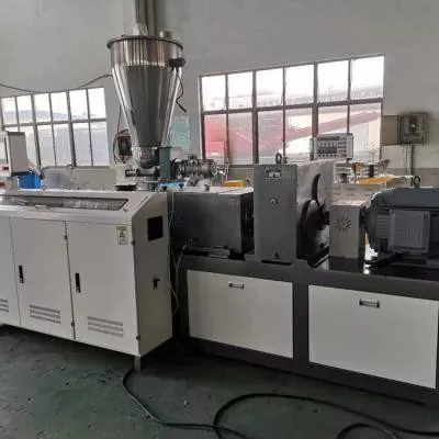 Usa ka Screw Extruder